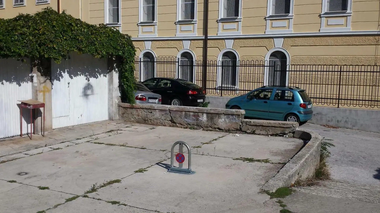 APARTMENT Patricia Split 0*,