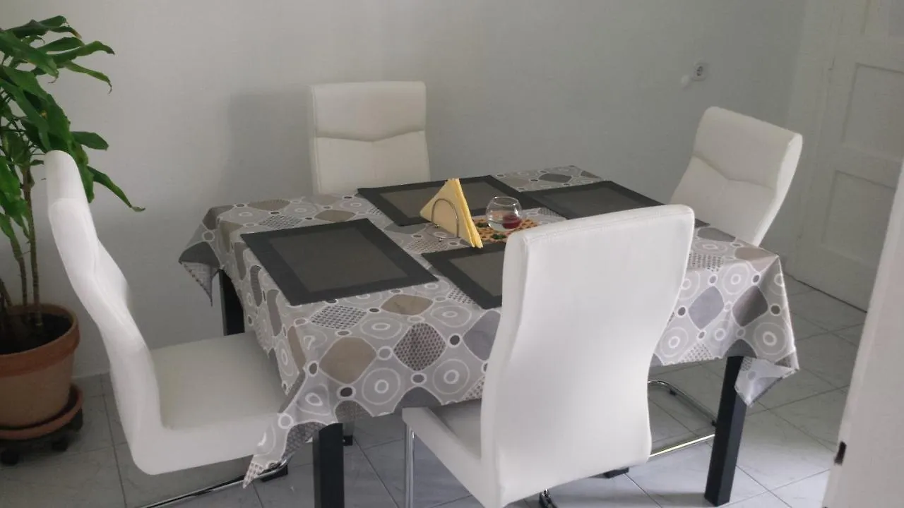 APARTMENT Patricia Split